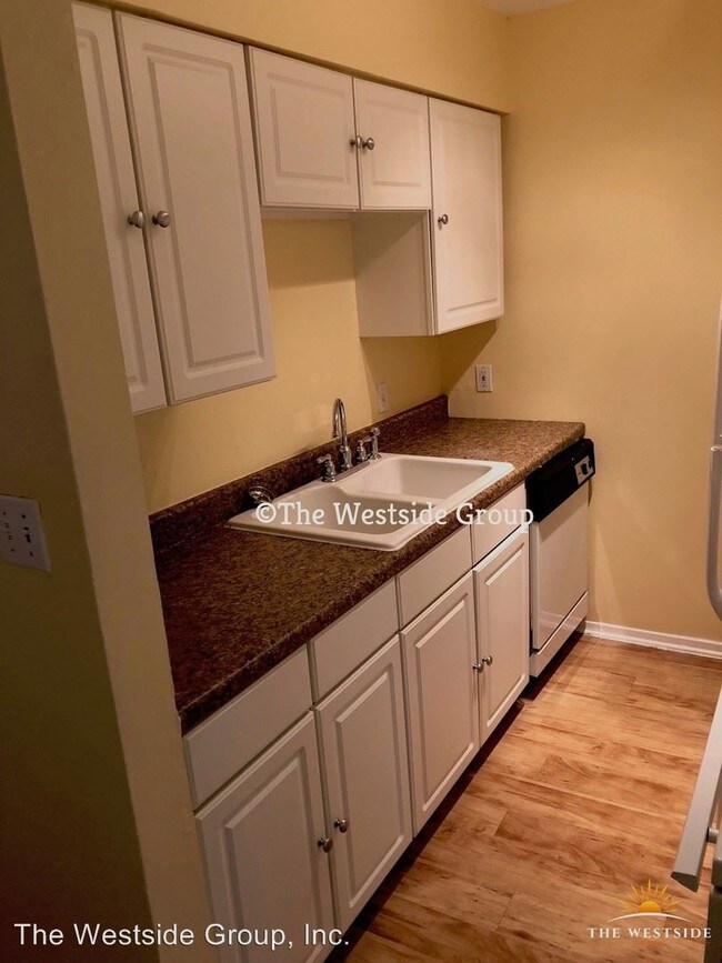 Building Photo - 1 br, 1 bath Apartment - 1911 San Gabriel St