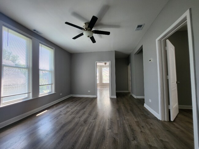 Foto del edificio - 7308 S Kenwood Ave