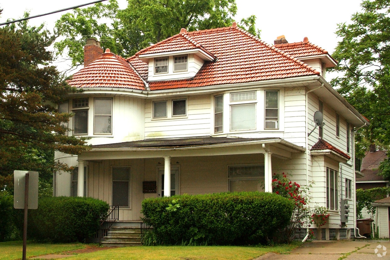 Primary Photo - 221 W Pike St