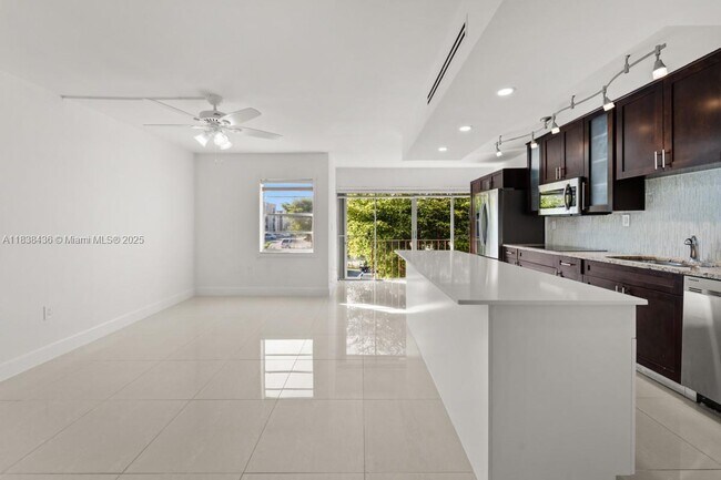 Foto del edificio - 9370 W Flagler St