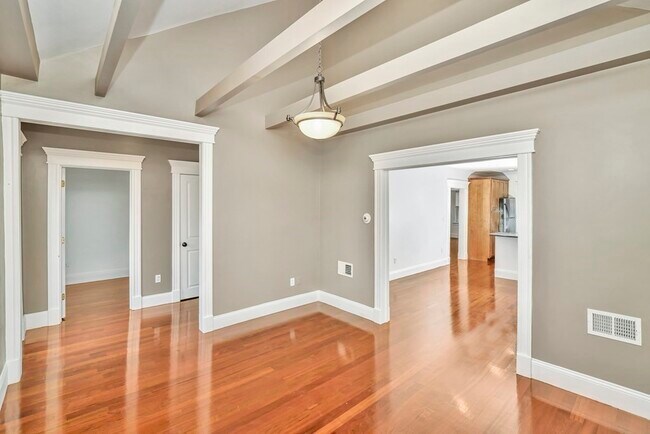 Building Photo - 8 Woodfield St