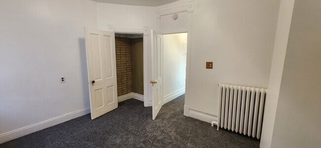 Foto del edificio - 119 E 3rd St