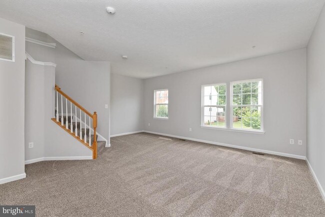 Building Photo - 7229 Mockingbird Cir
