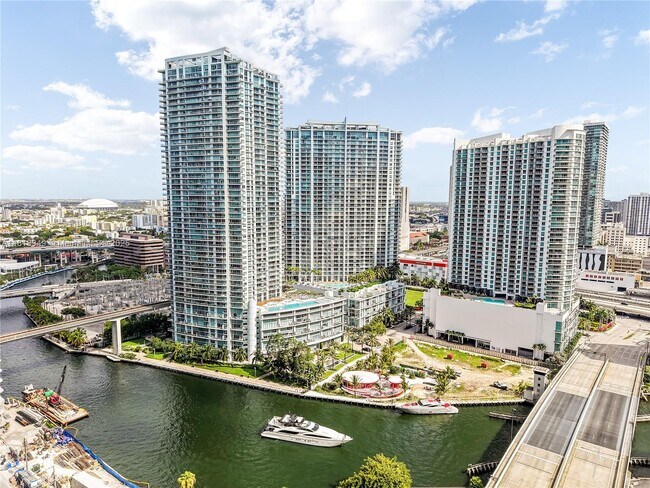 Foto del edificio - 90 SW 3rd St