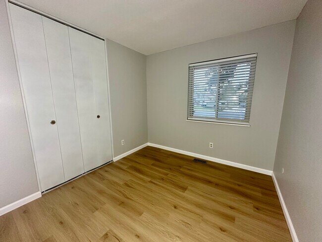 Foto del edificio - 13225 Grove Way
