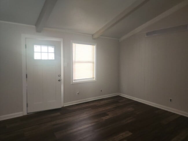 Building Photo - 623 Alexander St