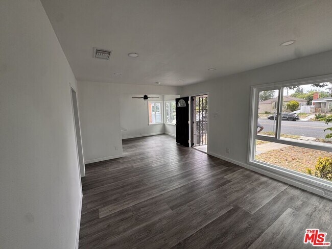 Foto del edificio - 3020 Magnolia Ave
