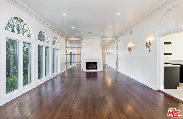 Foto del edificio - 725 N Bedford Dr