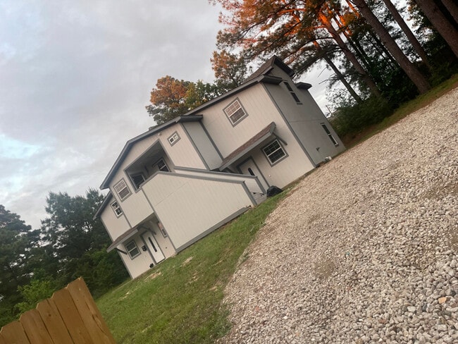 Building Photo - 15831 Echo Glen Dr
