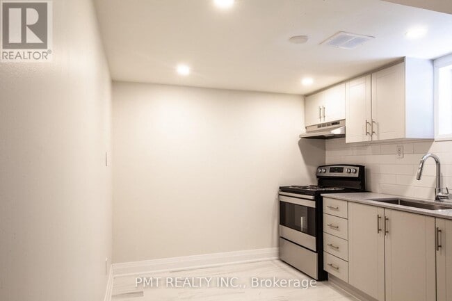Building Photo - 34 Robindale Ave
