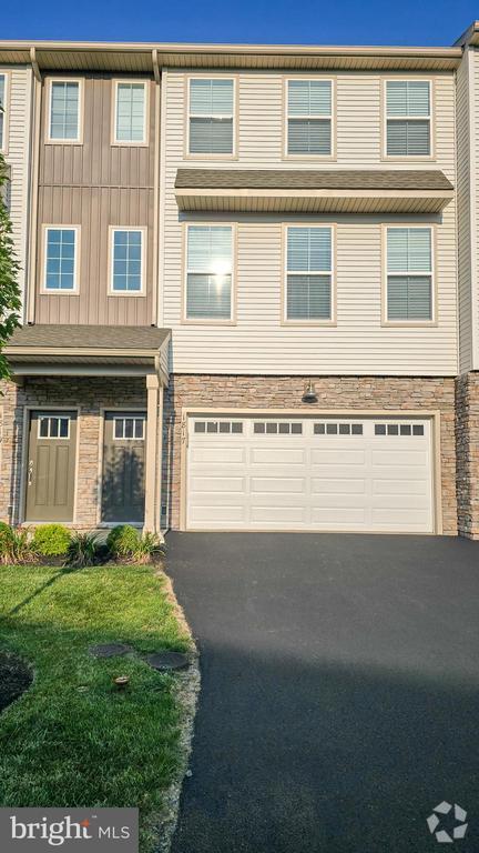 Building Photo - 1817 Shady Ln