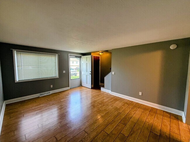 Building Photo - Two bedroom one bathroom duplex for rent
