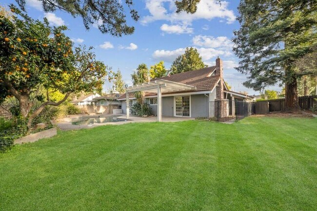 Foto del edificio - 5140 Oak Point Way