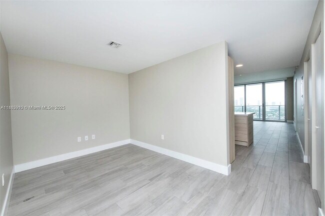 Foto del edificio - 16385 Biscayne Blvd