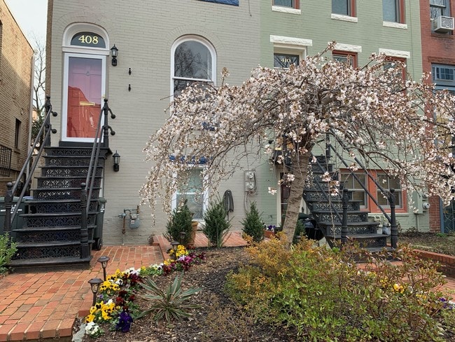 Beautiful gardens, front and back! - 408 5th St SE