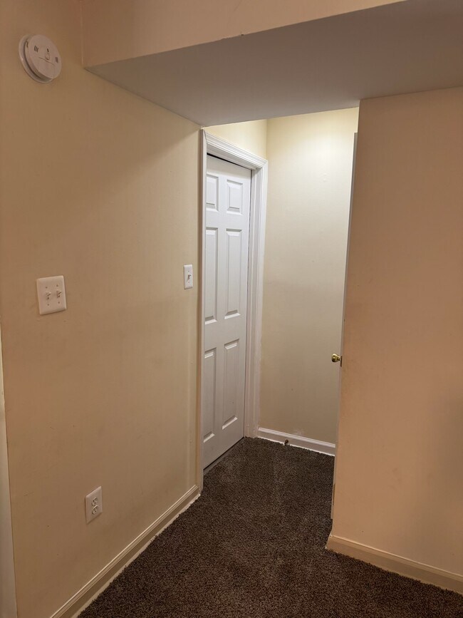 Foto del edificio - 7135 Donnell Pl