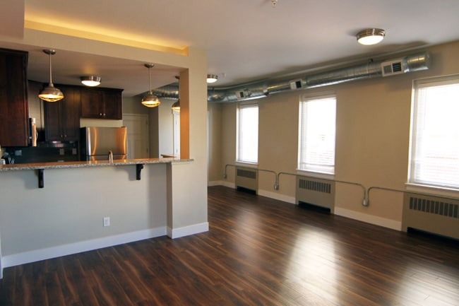 Building Photo - 623 S Wolcott St