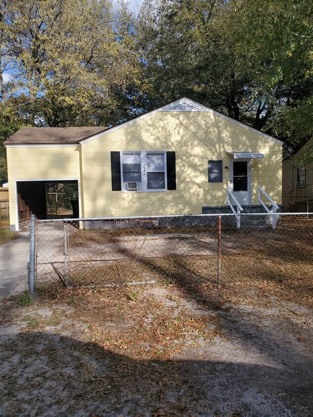 Front - 2643 S Allen Dr