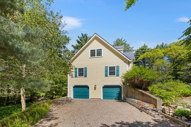 Building Photo - 160 Woodland Mead