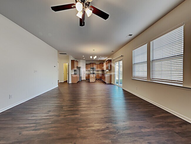 Building Photo - 656 Silver Moss Dr