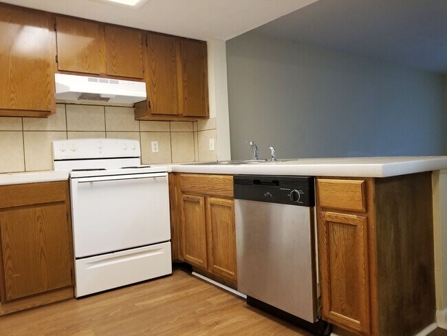 Foto del edificio - *MUST SEE* Southside Condo with Pool