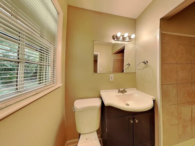 Building Photo - 4556 Wesley Dr