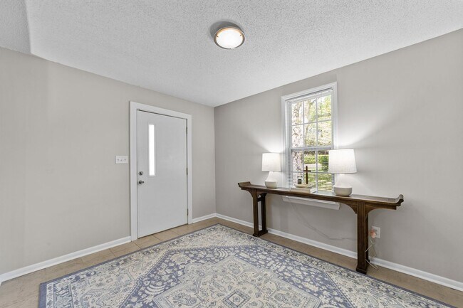 Foto del edificio - Spacious 3 Bedroom, 2 bath Ranch in North ...