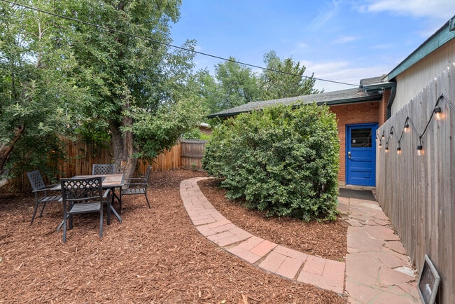 Building Photo - 2945 S Zurich Ct