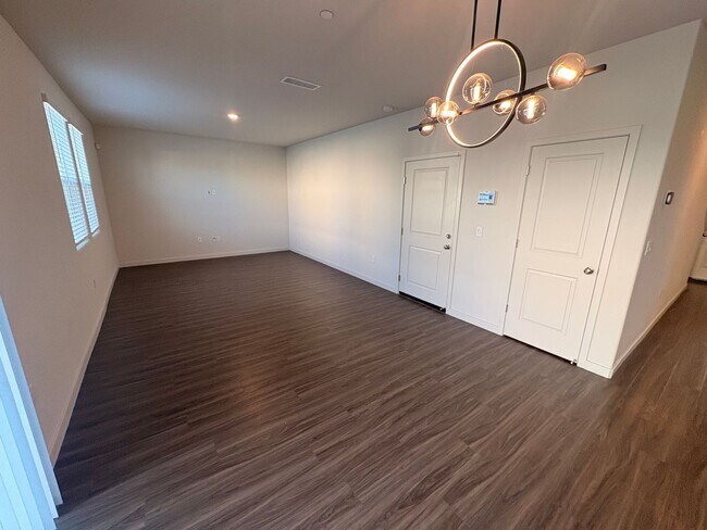 Foto del edificio - Beautiful Home for rent in Hanford, Ca