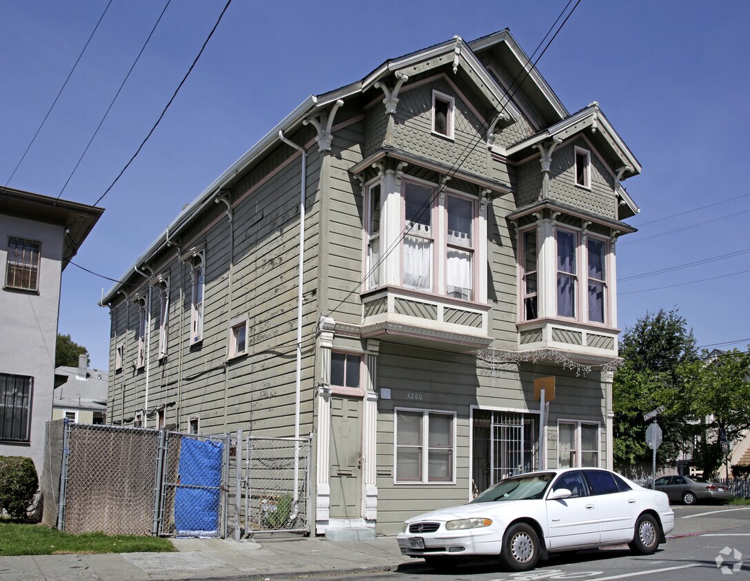 Building Photo - 3200-3208 California St
