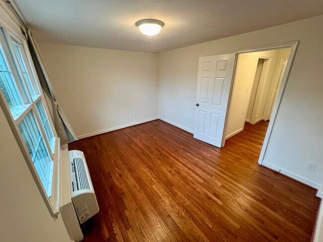 Building Photo - 310 Ashby St