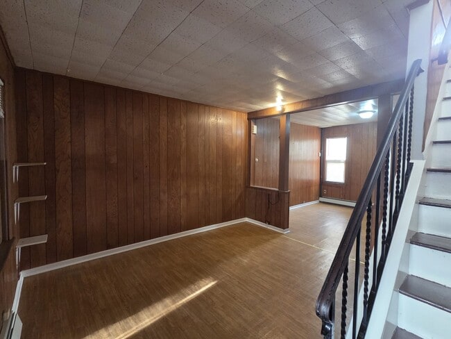 Foto del edificio - 301 S Logan Ave