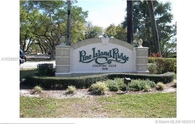 Quiet Country Club Area - 9340 Live Oak Pl