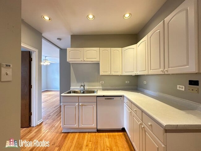 Building Photo - 4221 N Paulina St