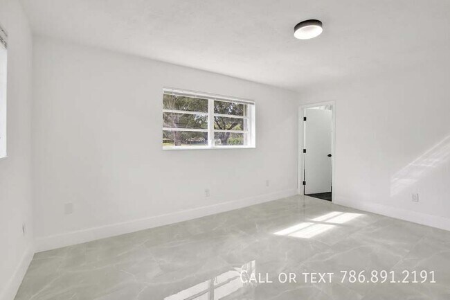 Building Photo - 10631 NW 18th Place, Pembroke Pines, FL 33...