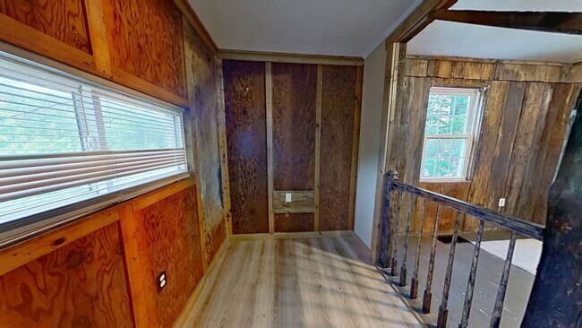 Building Photo - 2-Bedroom Single-Family Home