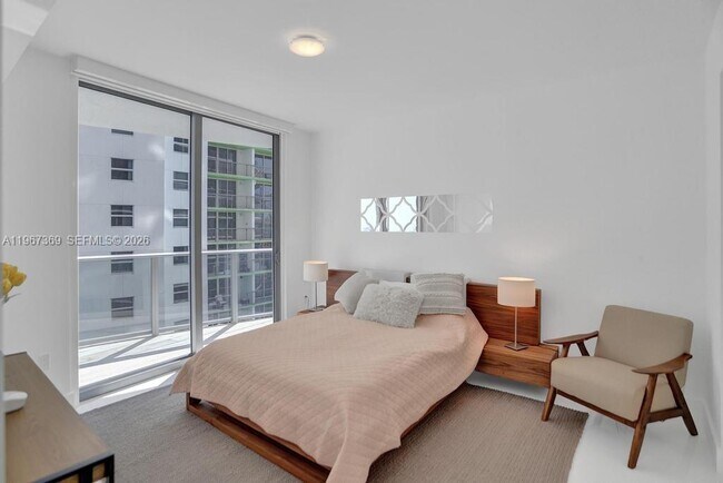 Foto del edificio - 488 NE 18th St