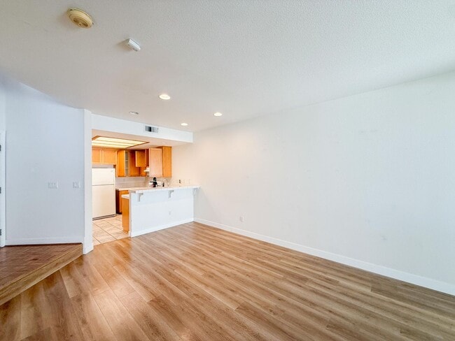 Building Photo - 2527 Baywood Way
