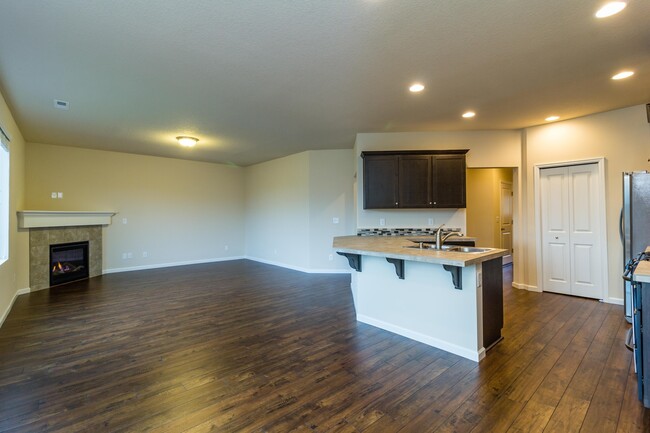 Foto del edificio - $500 OFF MOVE IN SPECIAL and WAIVED APPLIC...