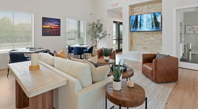 Building Photo - 637 Canvas Ave