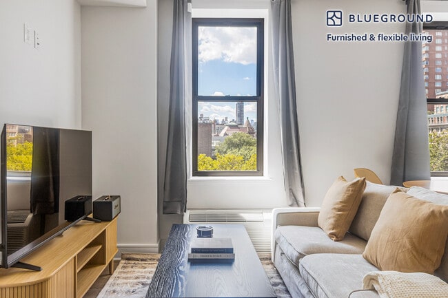 Building Photo - 45 W 81st St