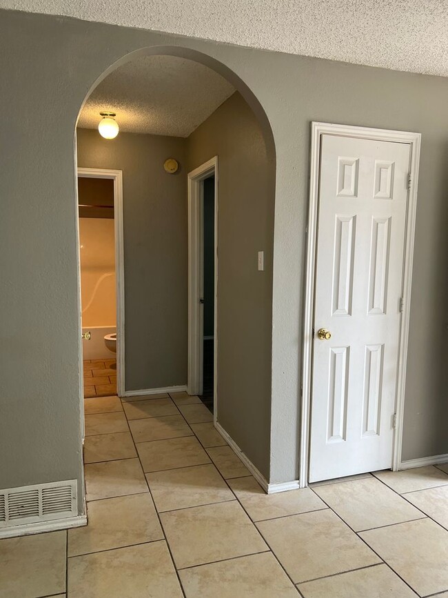 Building Photo - Available August 2024 - Friendship District!