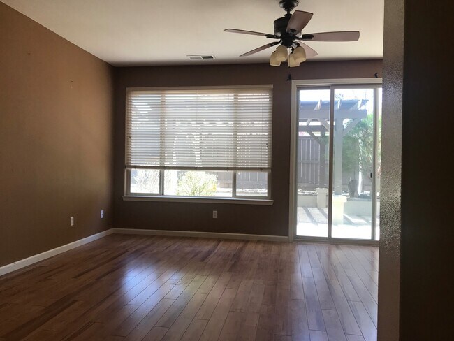 Foto del edificio - Beautiful 4 bedroom in Curti Ranch