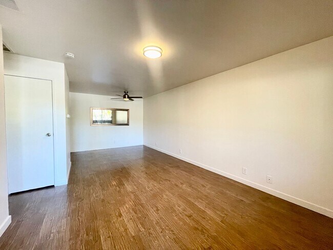 Foto del edificio - AVAILABLE NOW! 1 Bedroom 1 Bathroom Upstai...