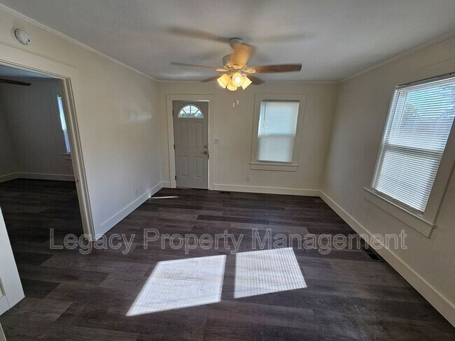 Foto del edificio - 1819 Wood Ave