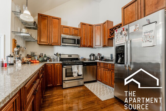 Foto del edificio - 1761 W Augusta Blvd