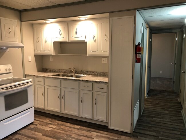 Kitchen - 1594 English St