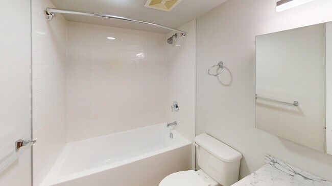 Photo du bâtiment - 2183 West 44th