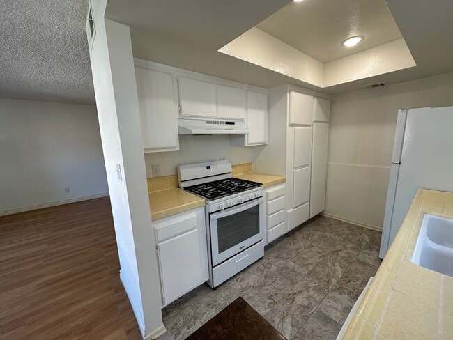 Building Photo - 135 N Swall Dr