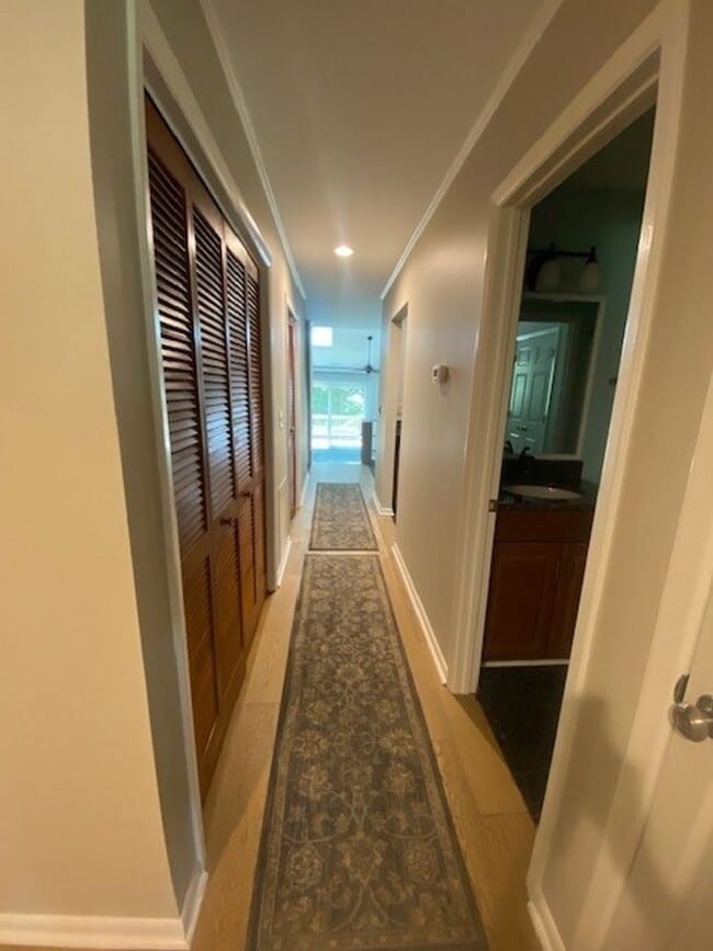Building Photo - Welcome to this stunning 2-bedroom, 2-bath...